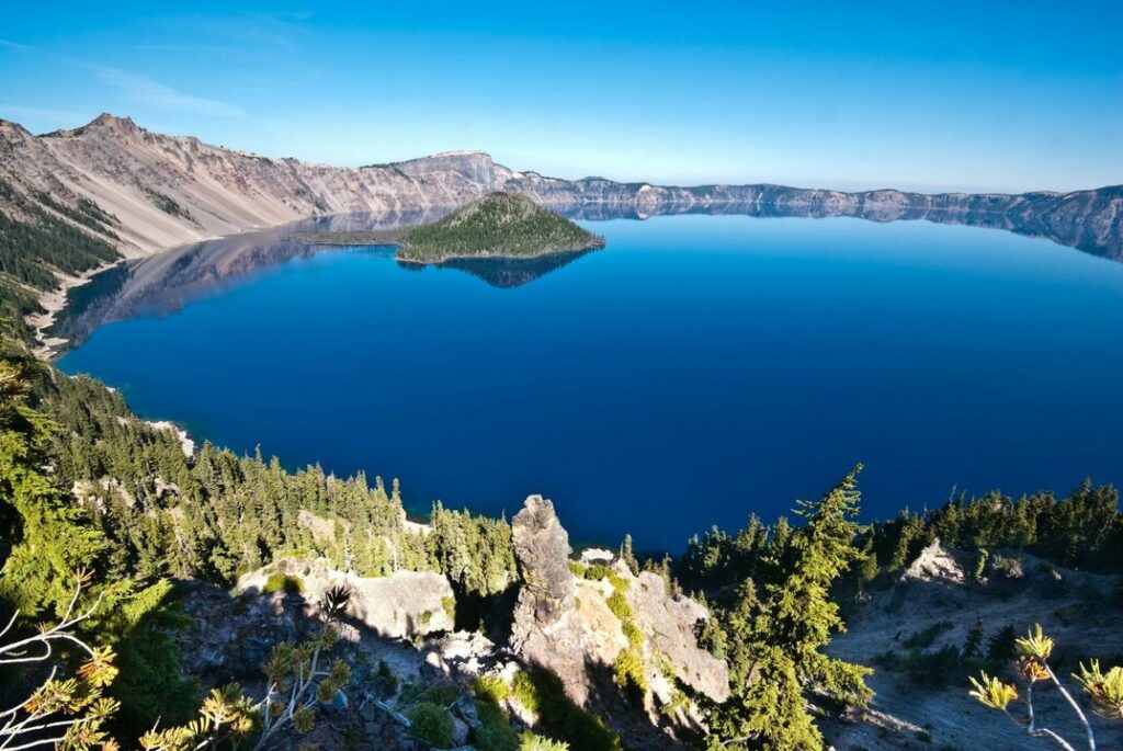 Кратерное озеро в штате Орегон, США